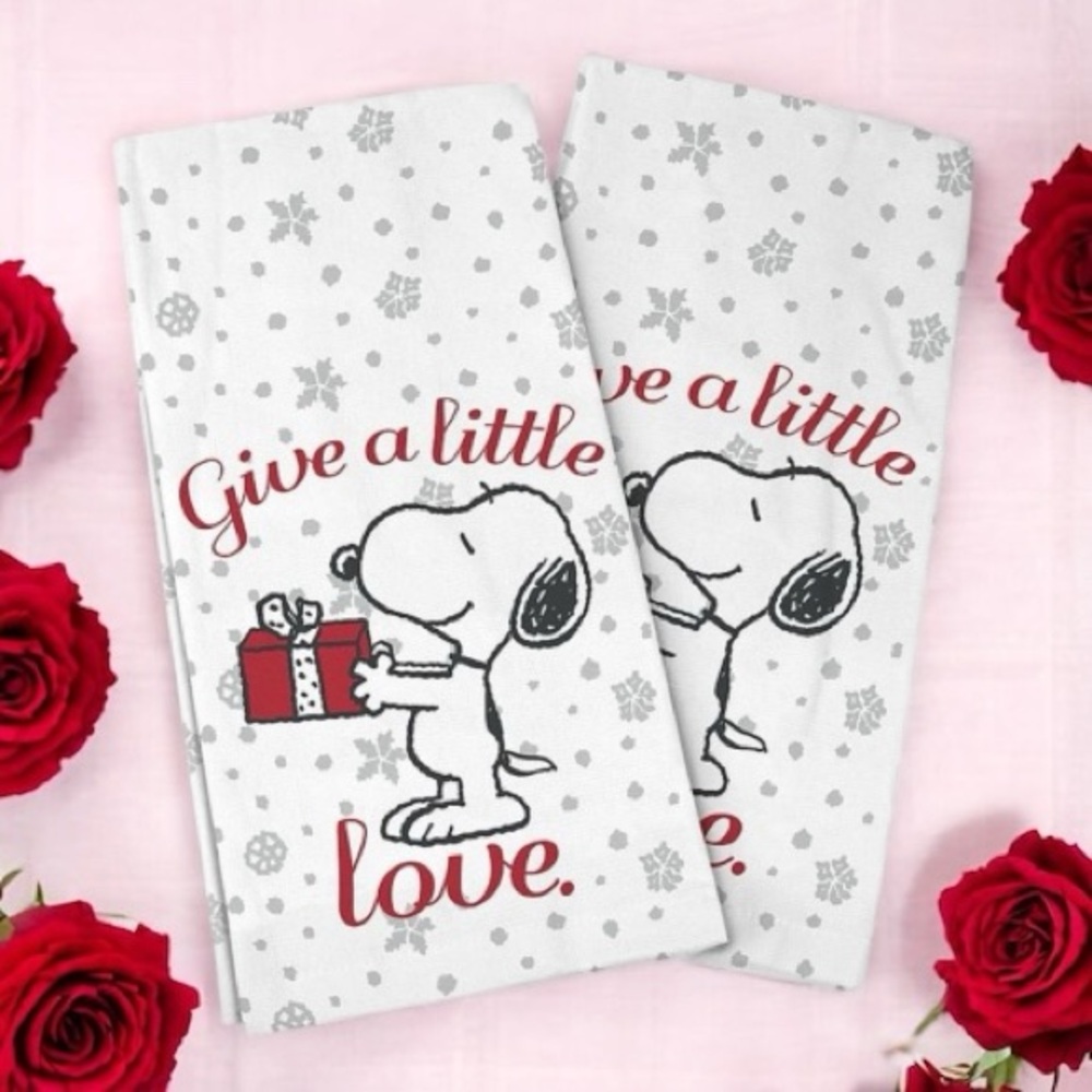 Peanuts Snoopy Give Love Kitchen Towels Set of 2 Pieces Brand New